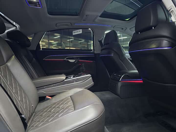 Фото 15 - Audi A8