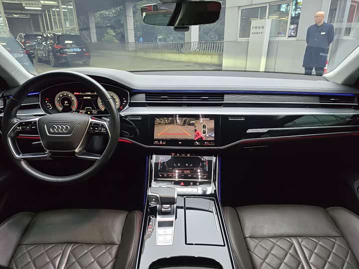 Фото 17 - Audi A8