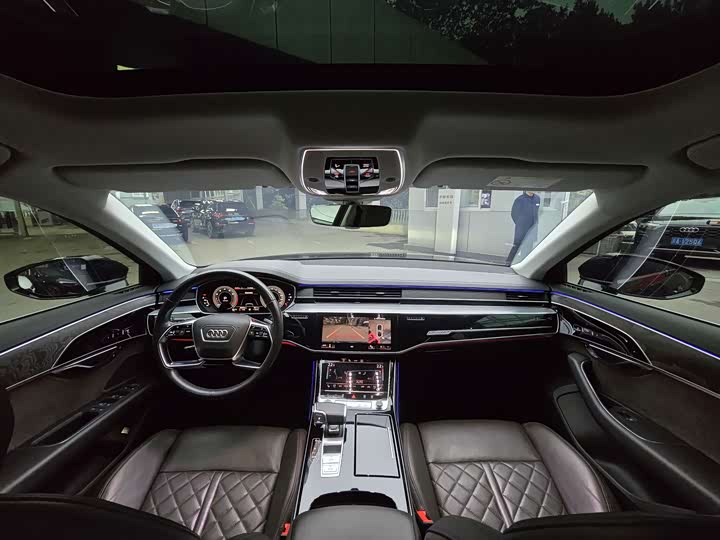 Фото 18 - Audi A8