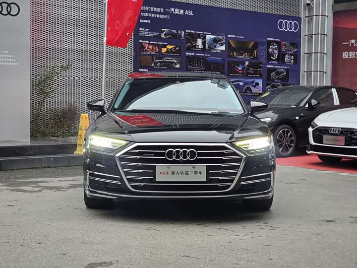 Фото 2 - Audi A8