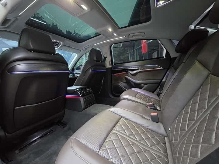 Фото 20 - Audi A8