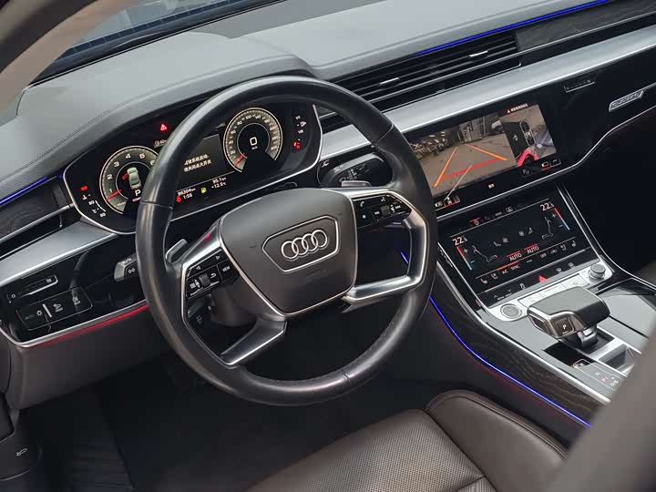 Фото 21 - Audi A8