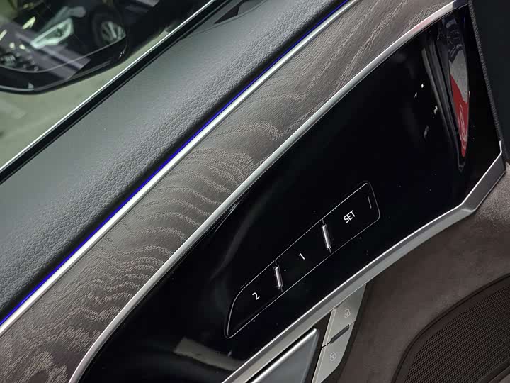 Фото 22 - Audi A8