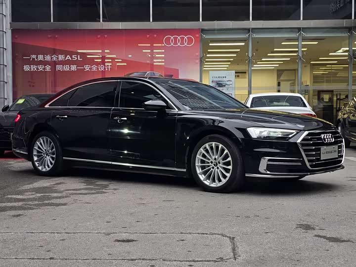 Фото 4 - Audi A8