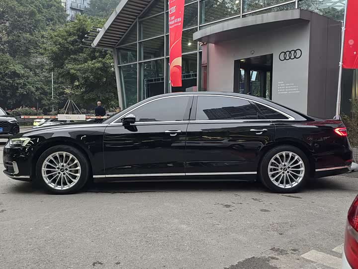 Фото 6 - Audi A8