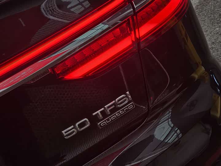 Фото 9 - Audi A8