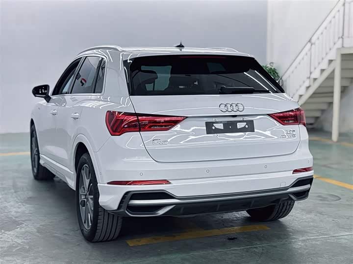 Фото 8 - Audi Q3
