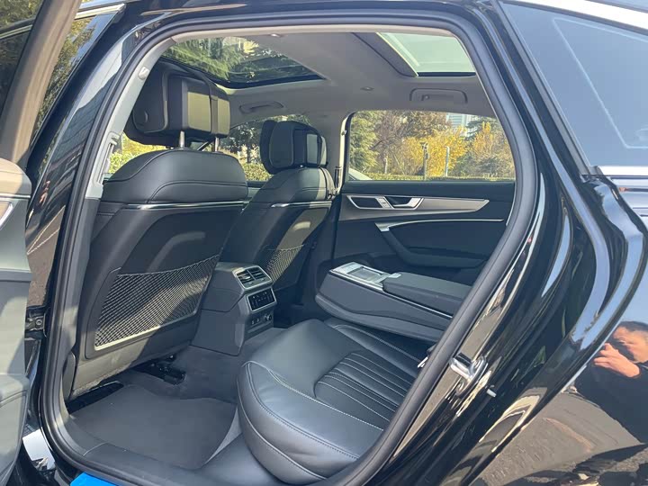 Фото 10 - Audi A6L