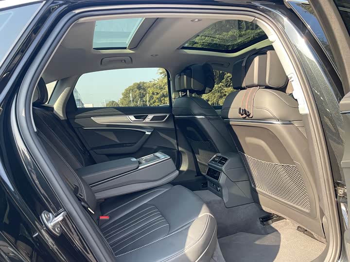 Фото 11 - Audi A6L