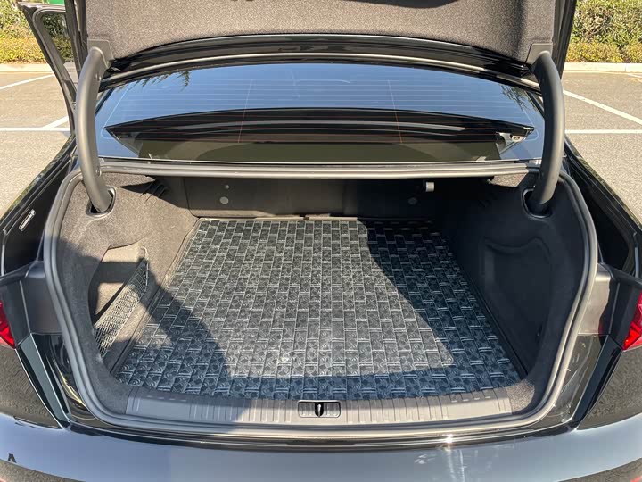 Фото 17 - Audi A6L