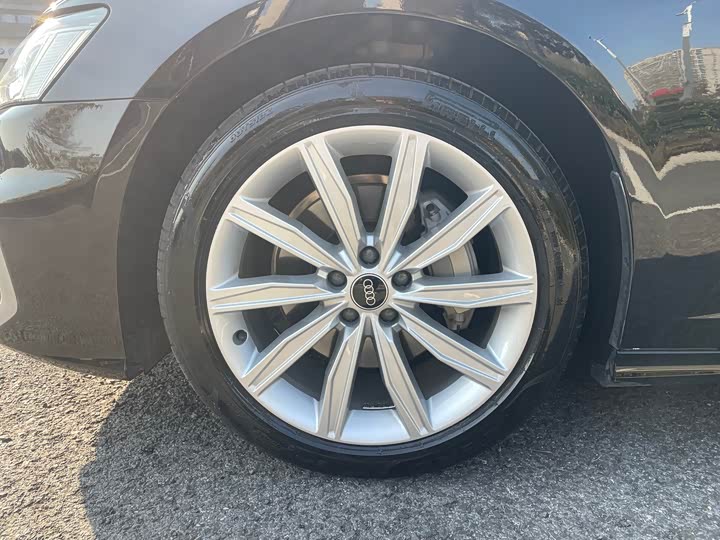 Фото 19 - Audi A6L