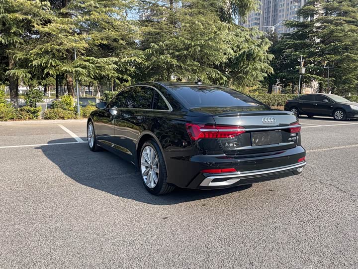 Фото 4 - Audi A6L