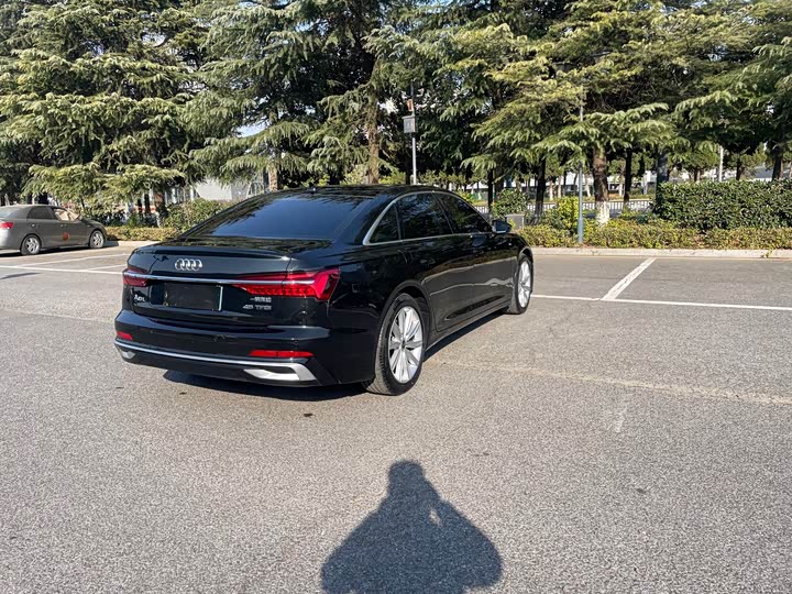 Фото 6 - Audi A6L