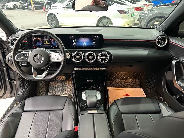 Фото 10 - Mercedes-Benz A-Class