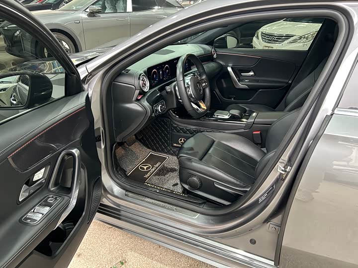 Фото 8 - Mercedes-Benz A-Class