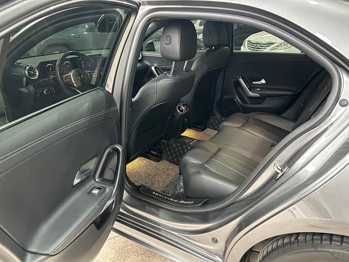 Фото 9 - Mercedes-Benz A-Class