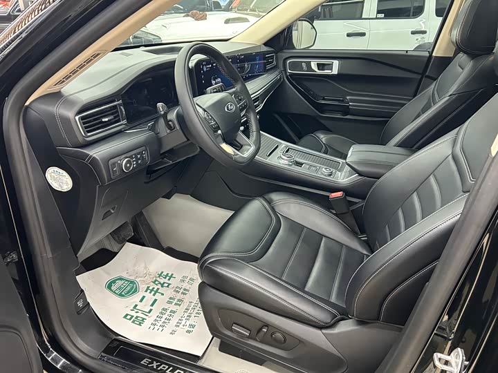 Фото 8 - Ford Explorer