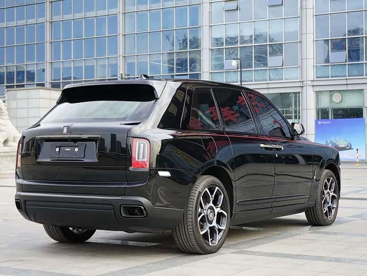 Фото 15 - Rolls-Royce Cullinan