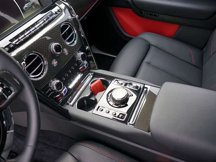 Фото 7 - Rolls-Royce Cullinan