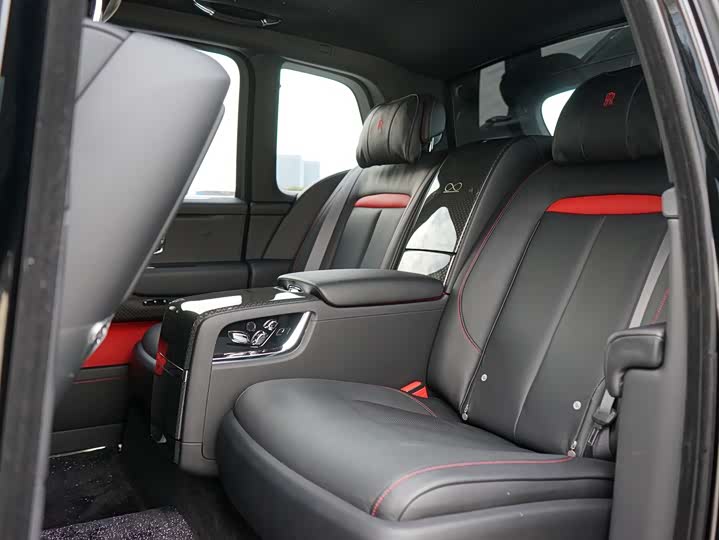 Фото 9 - Rolls-Royce Cullinan