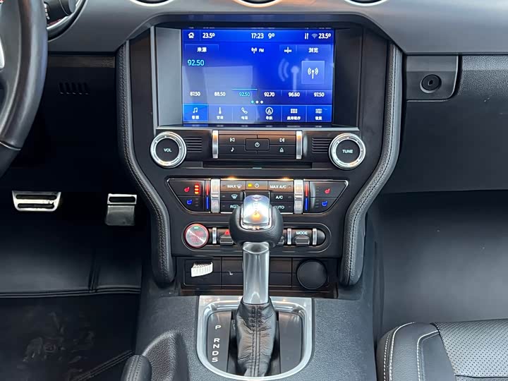 Фото 24 - Ford Mustang