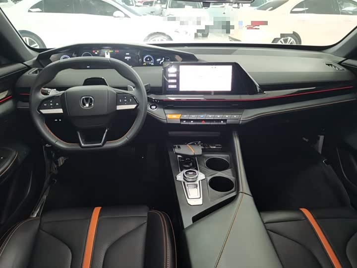 Фото 10 - Changan UNI-V