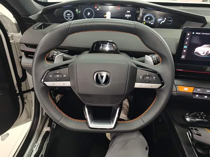 Фото 11 - Changan UNI-V