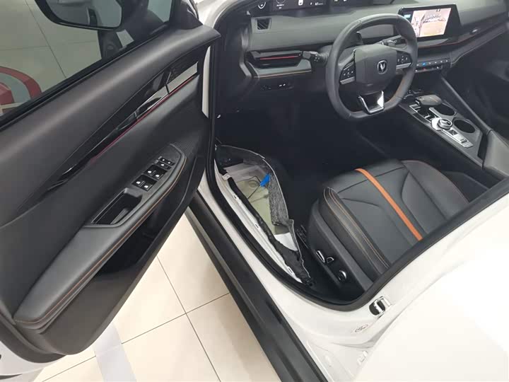 Фото 16 - Changan UNI-V