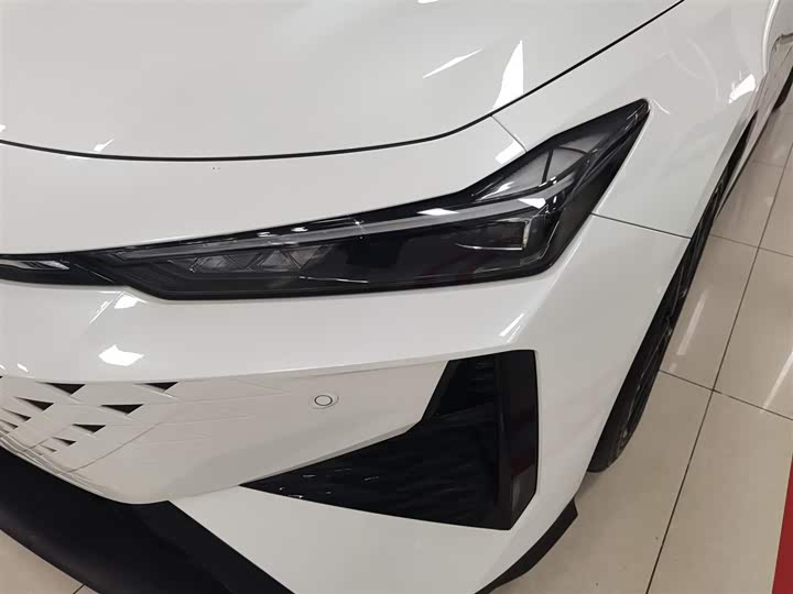 Фото 24 - Changan UNI-V