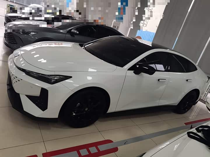 Фото 5 - Changan UNI-V