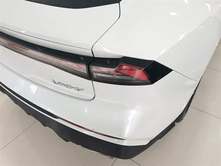 Фото 8 - Changan UNI-V