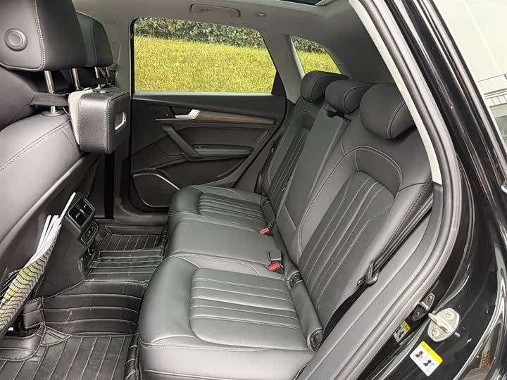 Фото 10 - Audi Q5L