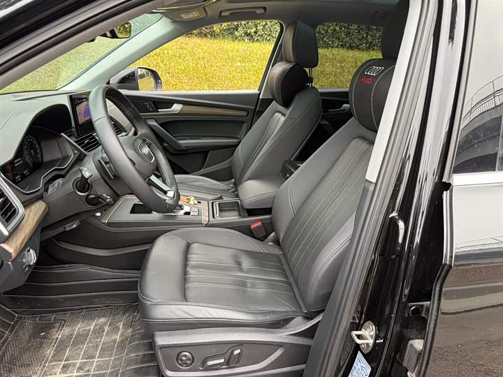 Фото 8 - Audi Q5L