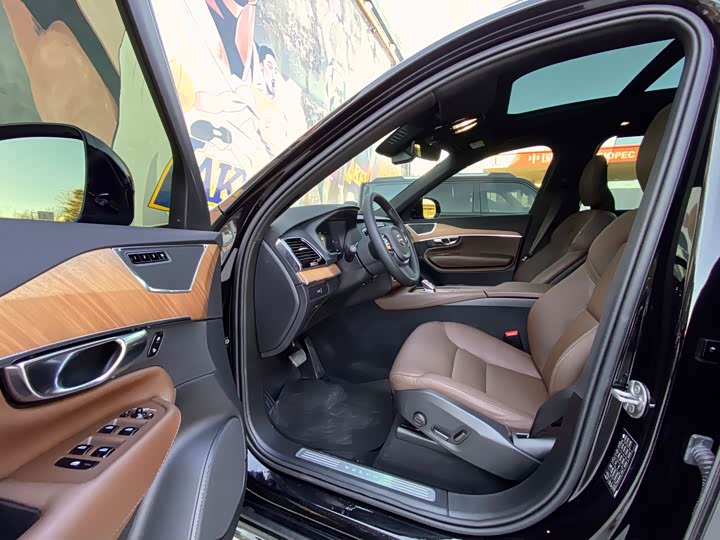 Фото 10 - Volvo XC90