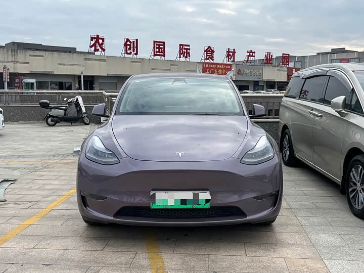 Фото 3 - Tesla Model Y