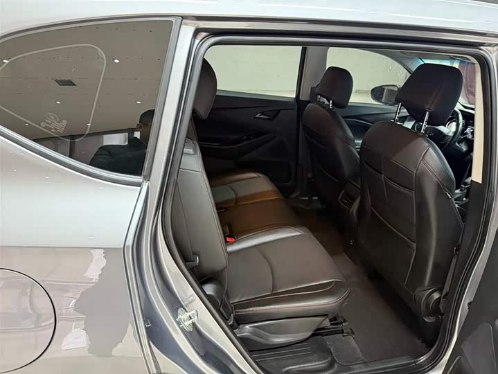 Фото 23 - Chevrolet Orlando