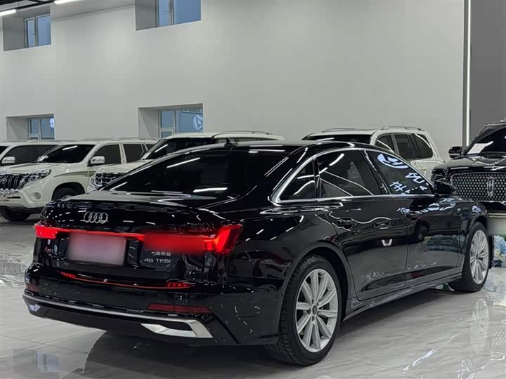 Фото 7 - Audi A6L