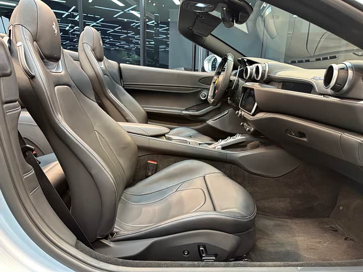 Фото 14 - Ferrari Portofino