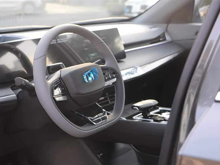 Фото 13 - Changan Raeton Plus