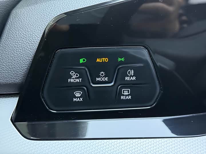 Фото 17 - Volkswagen Golf