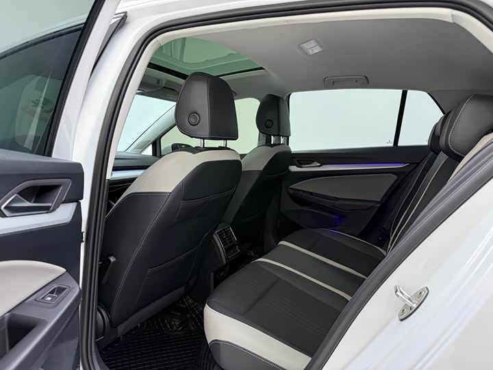 Фото 8 - Volkswagen Golf