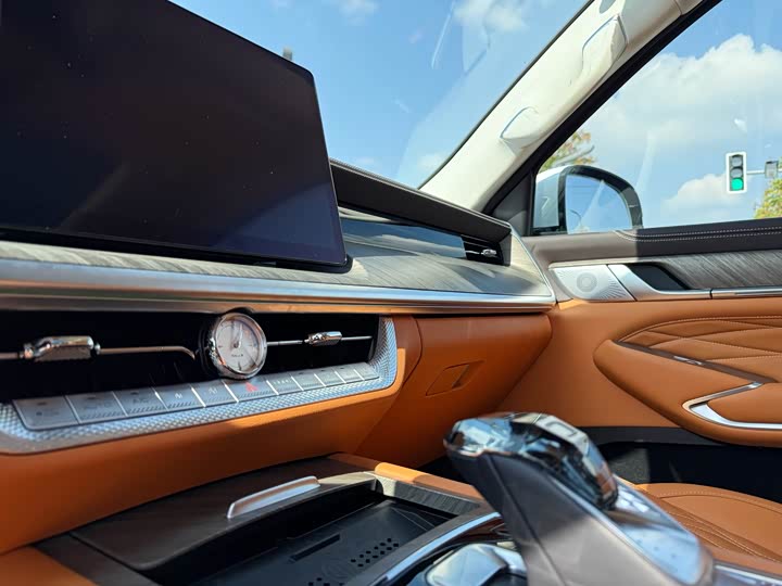 Фото 12 - Tank 500 Hybrid