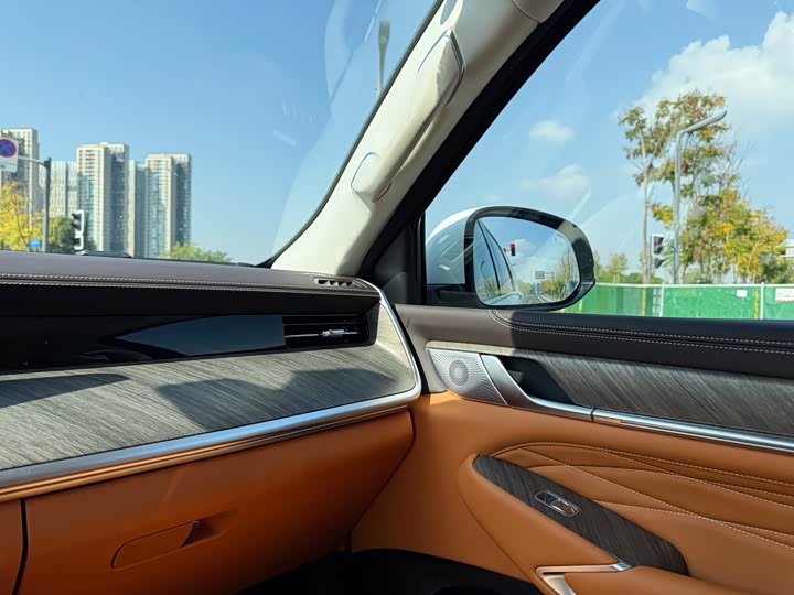 Фото 13 - Tank 500 Hybrid