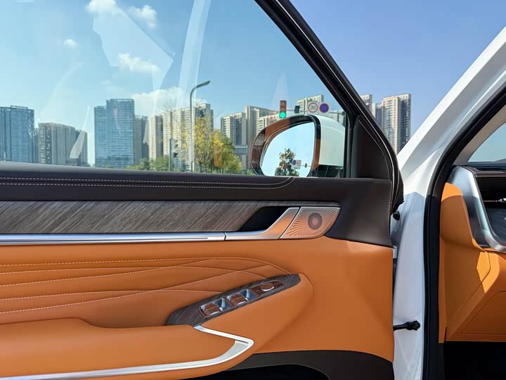 Фото 14 - Tank 500 Hybrid