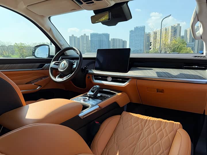 Фото 19 - Tank 500 Hybrid