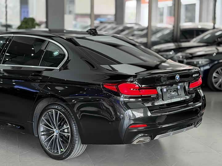 Фото 13 - BMW 5 Series