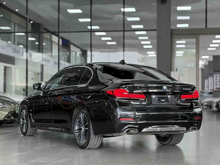 Фото 16 - BMW 5 Series