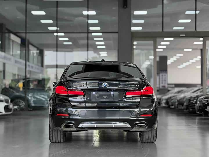 Фото 17 - BMW 5 Series