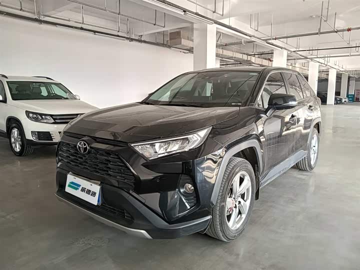 Фото 1 - Toyota RAV4