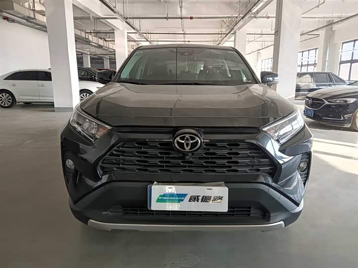 Фото 2 - Toyota RAV4